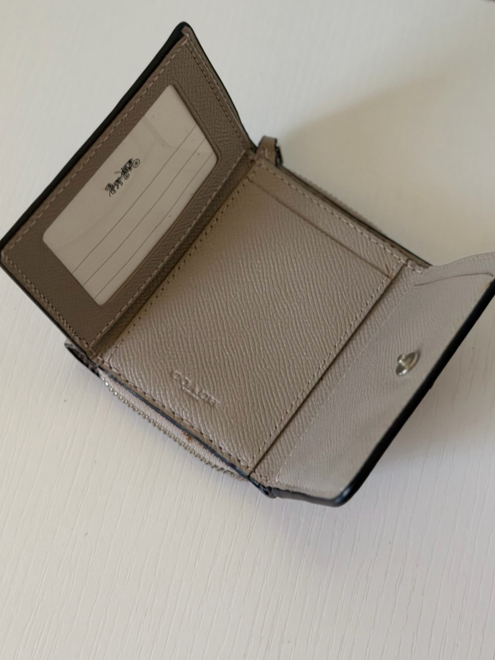 Coach Small Snap / Trifold Wallet - Picture 5 of 12